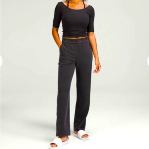 Lululemon black softstream high rise pants. Sz 16.